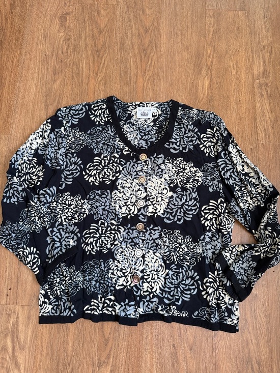 very vineyard Jackets & Blazers - Very Vineyard Women's Navy Floral Button-Front